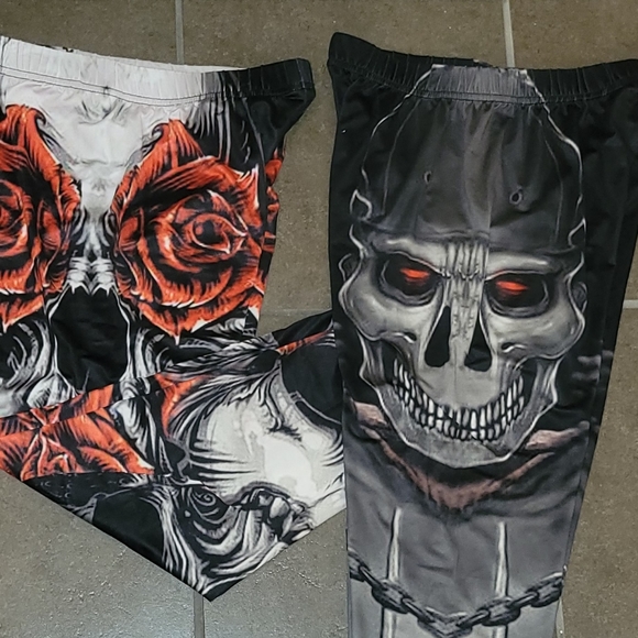 SKULL ☠️ & 🥀 ROSES LEGGINGS <> SET OF 2 - Picture 11 of 16